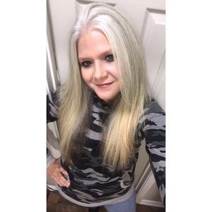 Meet your Posher, Amy! Welcome to my closet!!